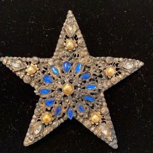“Thief of Bagdad” star brooch